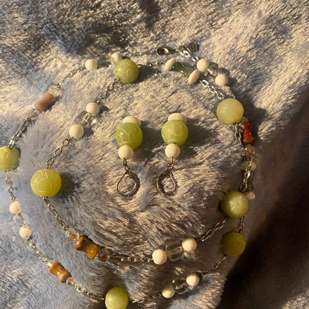 Necklace &earring set made of natural stone beads